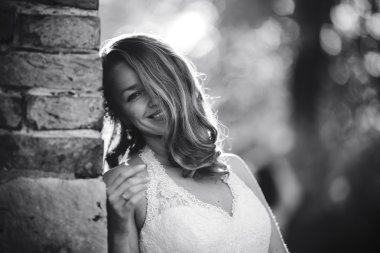 güzel bir kadın kılığında