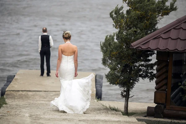 Pareja en muelle — Foto de Stock