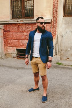 şık serin sakallı adam