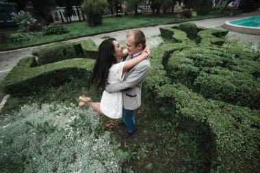 Genç çift having a büyük zaman