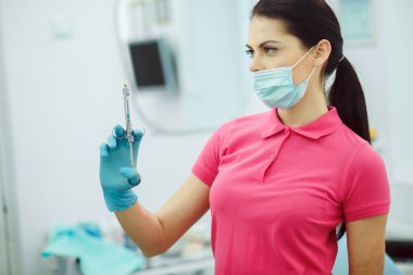 Hastanın bir arka plan üzerinde diş anestezi