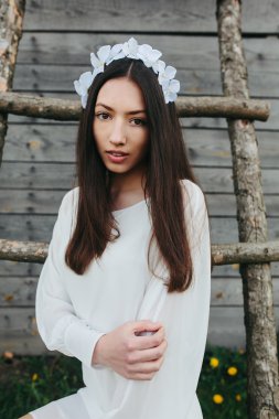 Ağaç ev Merdiven tırmanma kız