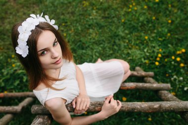 Ağaç ev Merdiven tırmanma kız