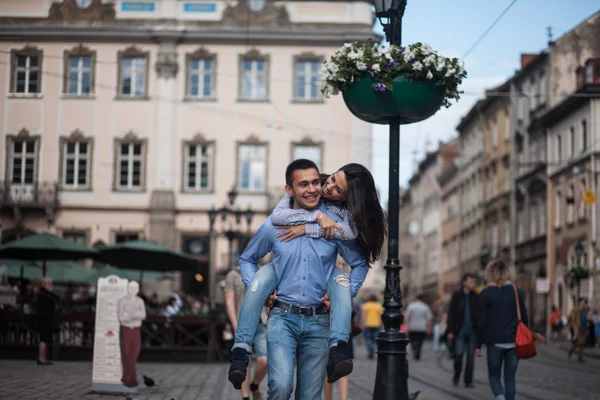 Couple dans la ville — Photo