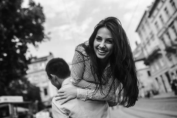 Pareja en la ciudad — Foto de Stock