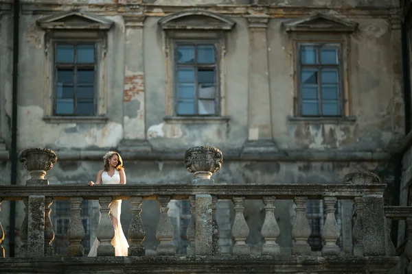 Beautiful bride posing on a balcony — Stock Photo, Image