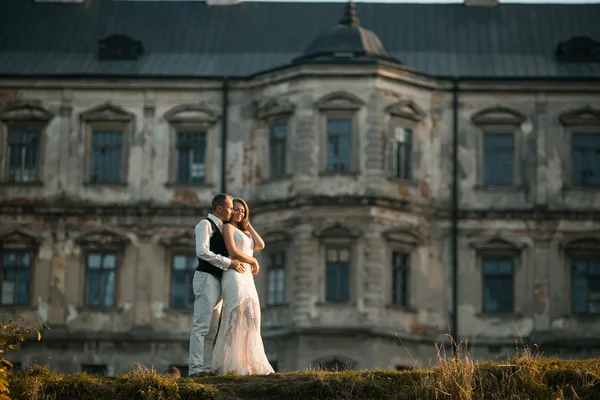 Schönes Paar posiert — Stockfoto