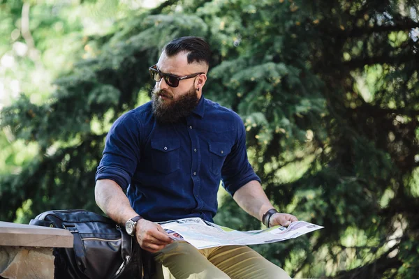 Bearded man looking at a map — Stock Photo, Image