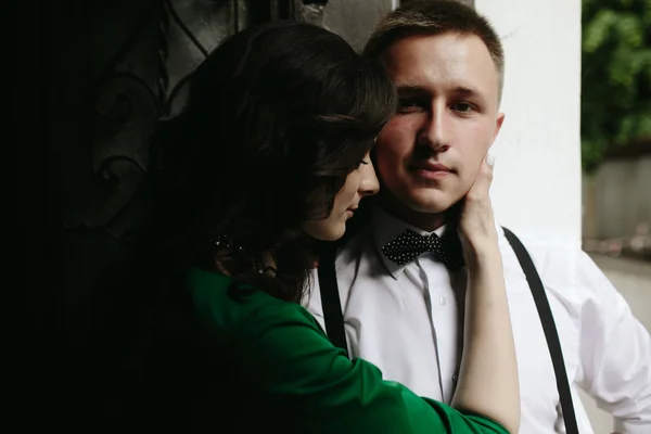 European beautiful couple posing on the street — Stock Photo, Image