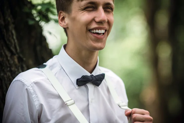 Groom in the park — Stock Photo, Image