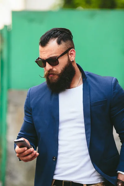 Bearded businessman looking at phone — Stock Photo, Image