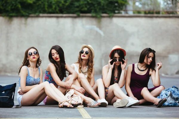 Five beautiful young girls relaxing — Stock Photo, Image