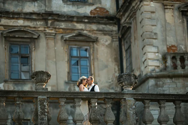 Beautiful couple posing — Stock Photo, Image