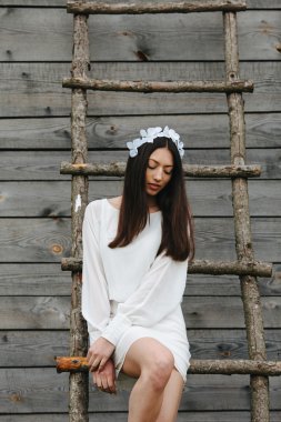 Ağaç ev Merdiven tırmanma kız