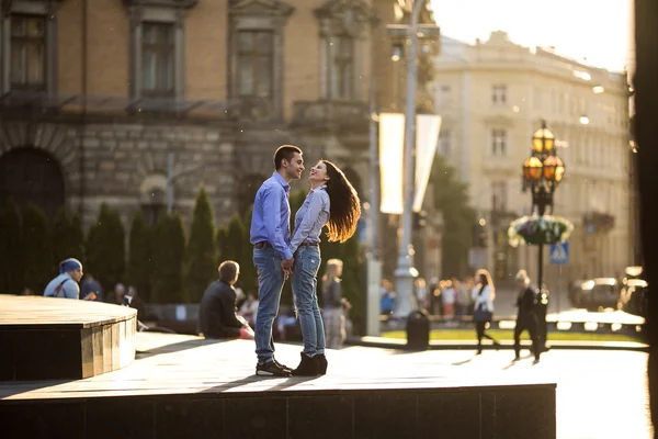 Couple dans la ville — Photo