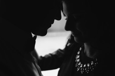 Genç güzel çift siluet