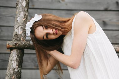 Ağaç ev Merdiven tırmanma kız