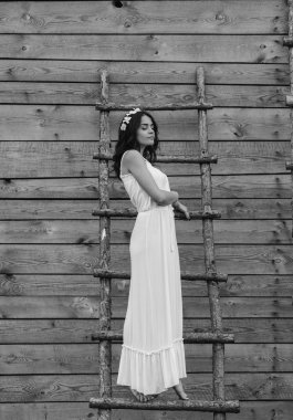 Ağaç ev Merdiven tırmanma kız