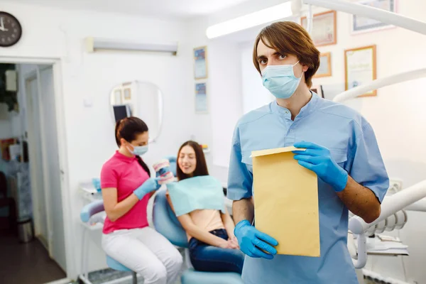 Dentist with documents in hands — Stock Photo, Image
