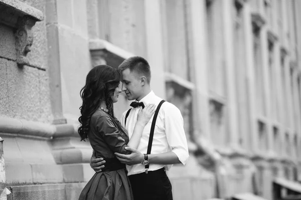 European beautiful couple posing on the street — Stock Photo, Image