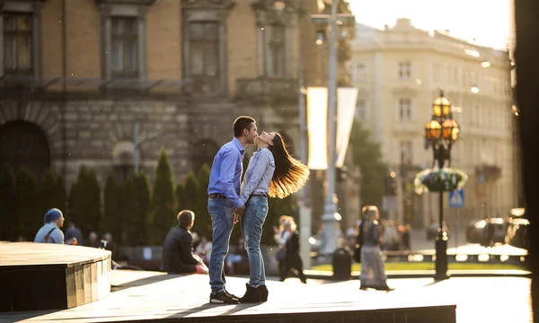 Couple dans la ville — Photo