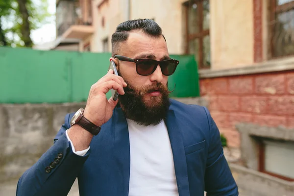 Bearded businessman looking at phone — Stock Photo, Image