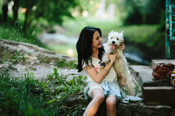 Dziewczyna z jej psem — Zdjęcie stockowe