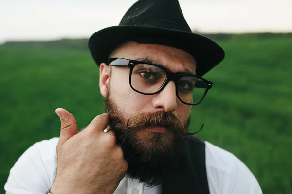 Man with a beard, thinking in the field — Stock Photo, Image