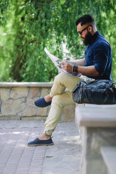 Bearded man looking at a map — Stock Photo, Image