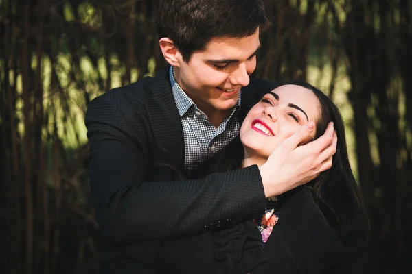 Casal no parque — Fotografia de Stock