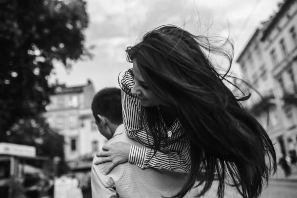 Casal na cidade — Fotografia de Stock