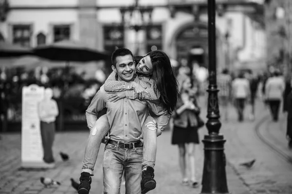 Couple  in the city — Stock Photo, Image
