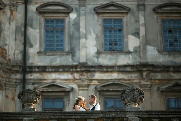 Nádherný pár pózuje — Stock fotografie