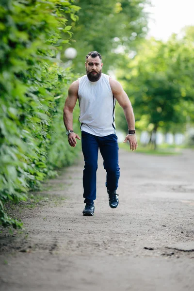 Homme barbu court — Photo