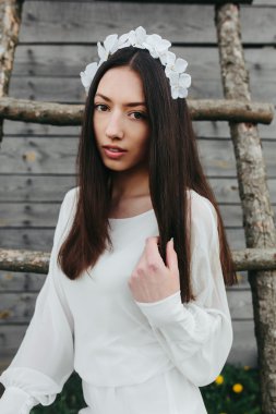 Ağaç ev Merdiven tırmanma kız