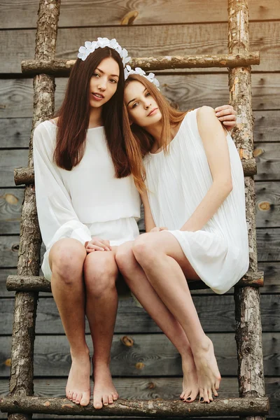 Δύο όμορφα κορίτσια. — Φωτογραφία Αρχείου