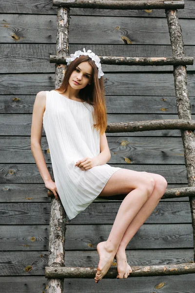 Ağaç ev Merdiven tırmanma kız