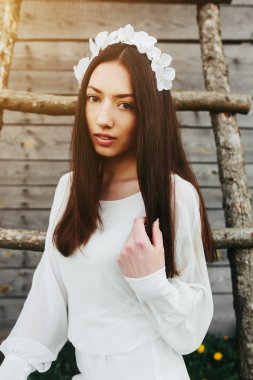 Ağaç ev Merdiven tırmanma kız