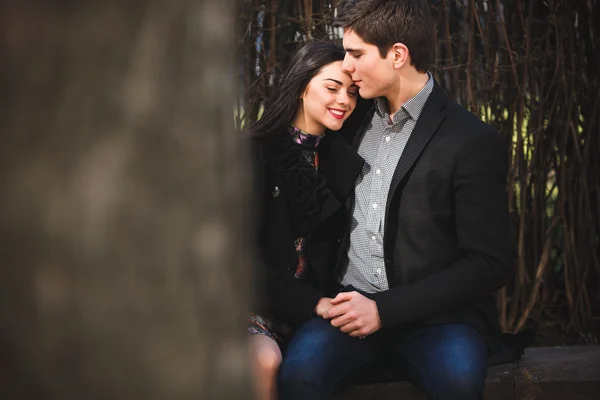 Couple in the park — Stock Photo, Image