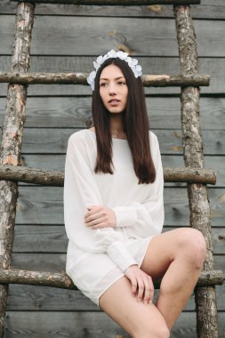 Ağaç ev Merdiven tırmanma kız