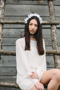 Ağaç ev Merdiven tırmanma kız