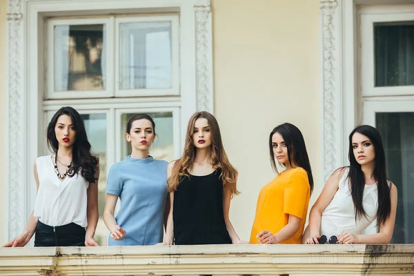 Cinco lindas meninas em vestidos — Fotografia de Stock