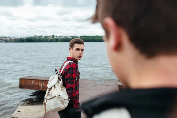 Two young guys standing on a pier — Stock Photo, Image