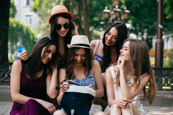 Cinco lindas meninas — Fotografia de Stock