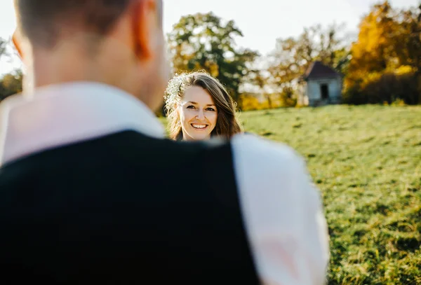 Belo casal se divertindo — Fotografia de Stock