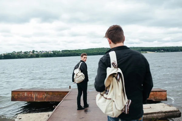 Two young guys standing on a pier — Stock Photo, Image