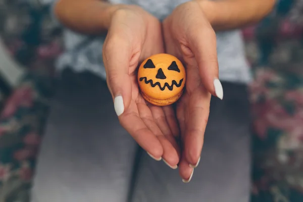 Woman sitting and holding a cookie — Stock Photo, Image