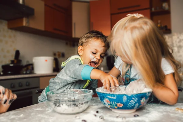 Kids is playing with flour — Stock Photo, Image