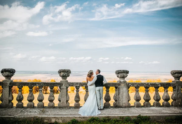 Nádherný pár pózuje — Stock fotografie