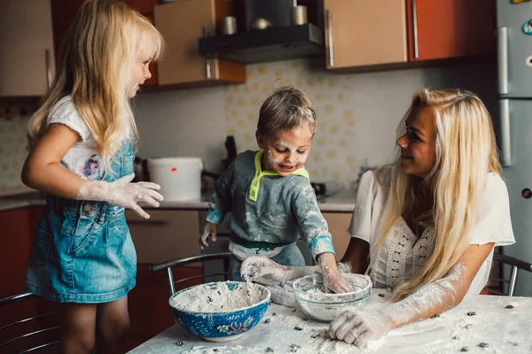 Mather with kids — Stock Photo, Image